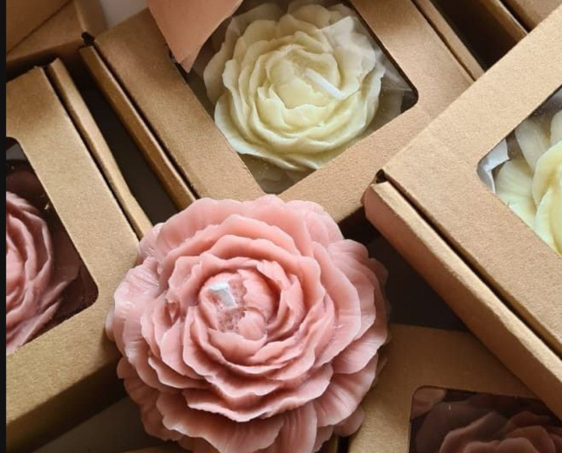 “4 Rose Scented Candles: The Perfect Gift of Love and Elegance”